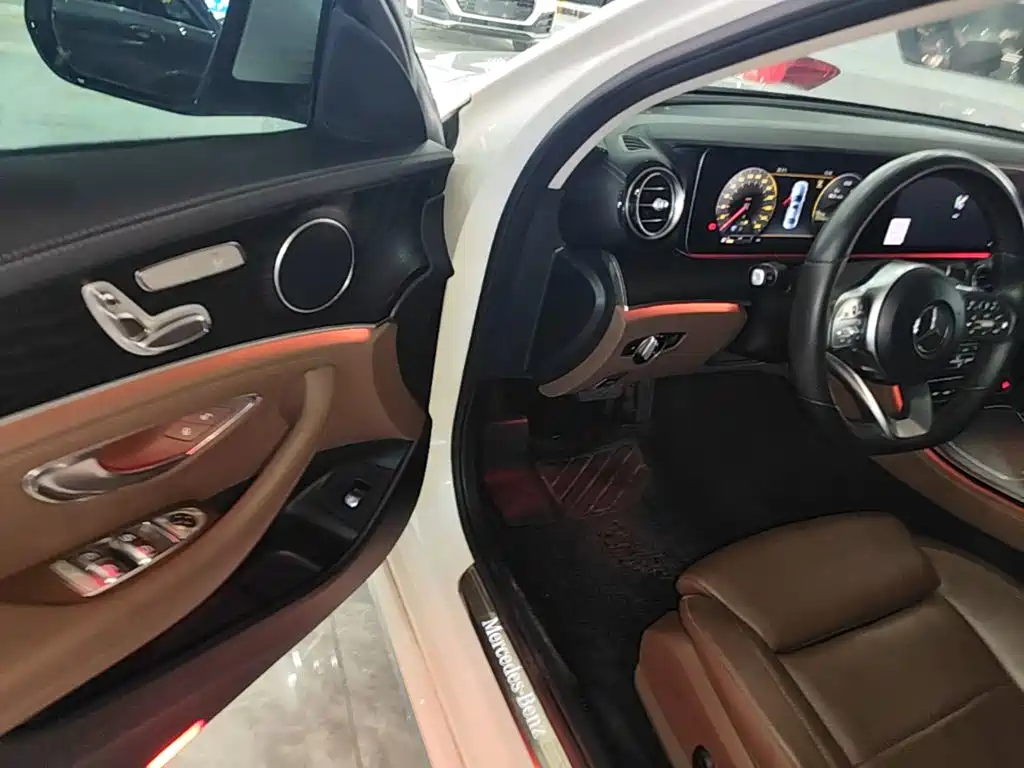 Mercedes-Benz E-Class 2019 — фото 16