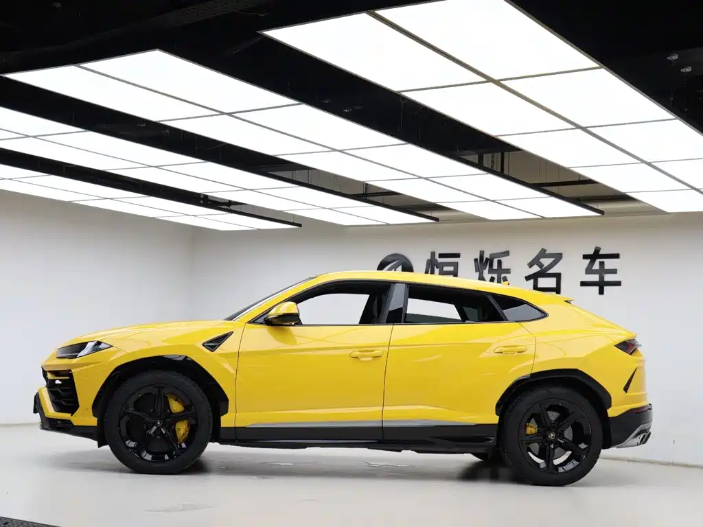 Lamborghini Urus 2021 — фото 32