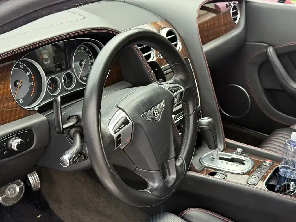 Bentley Continental 2013 — фото 9