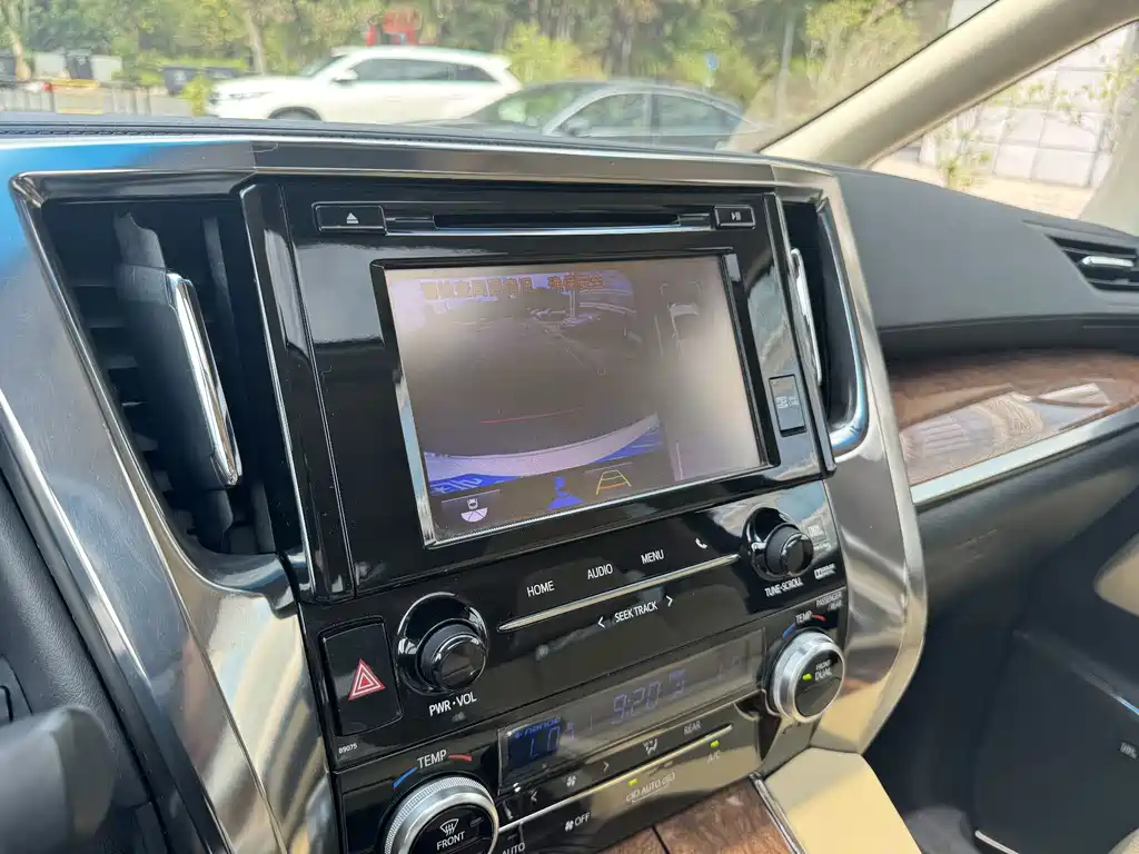 Toyota Alphard 2016 — фото 11
