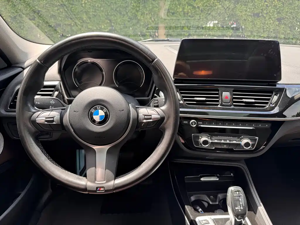 BMW 1 Series 2022 — фото 12