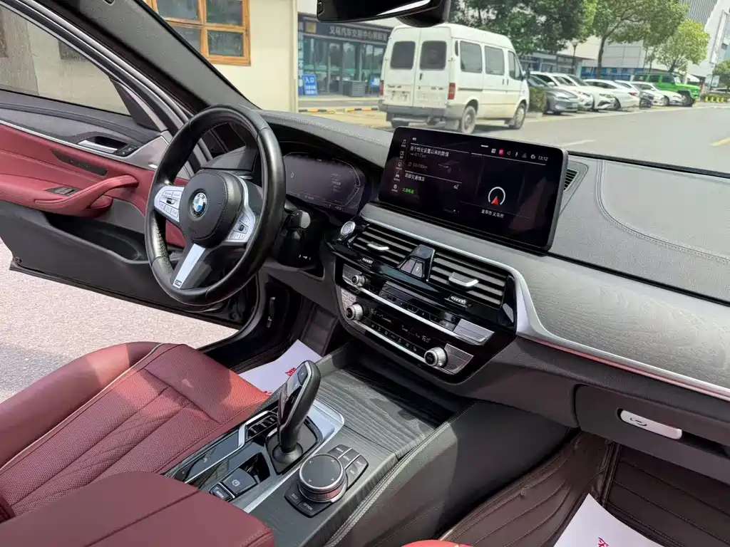 BMW 5 Series 2024 — фото 11