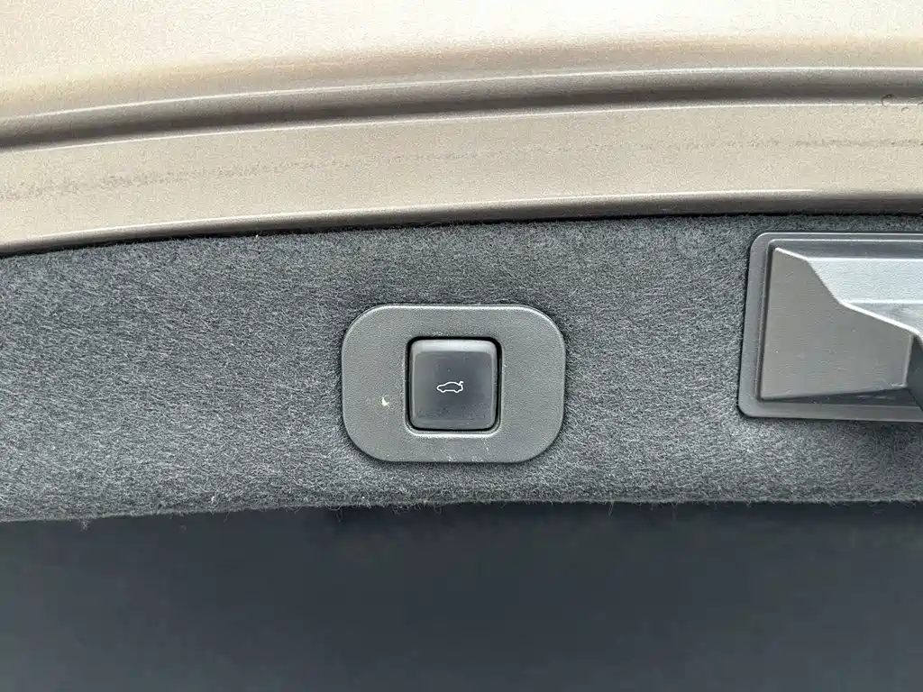 Lincoln Continental 2020 — фото 16