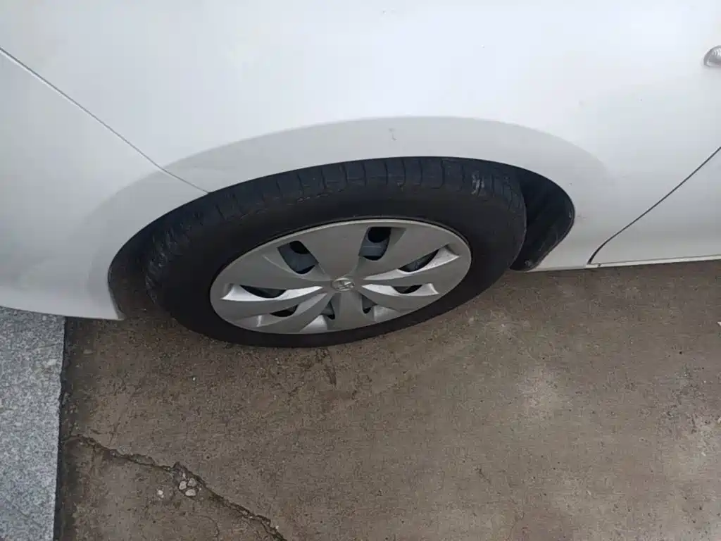 Toyota Yaris L 2017 — фото 25