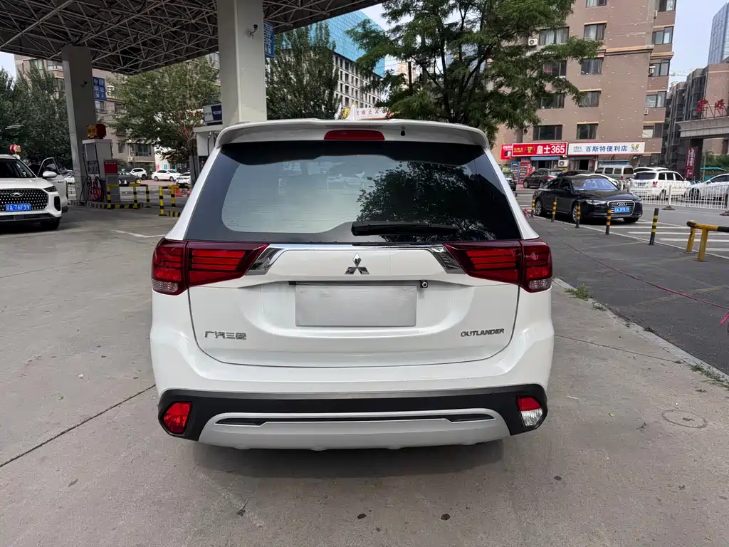 Mitsubishi Outlander 2020 — фото 4