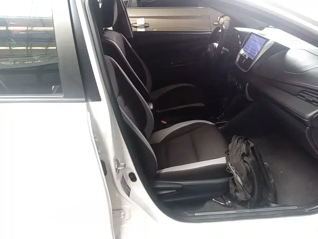 Toyota Yaris L 2020 — фото 25