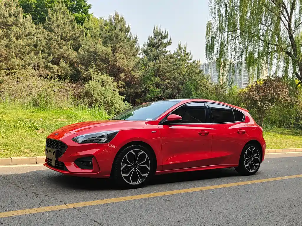 Ford Focus 2020 — фото 1