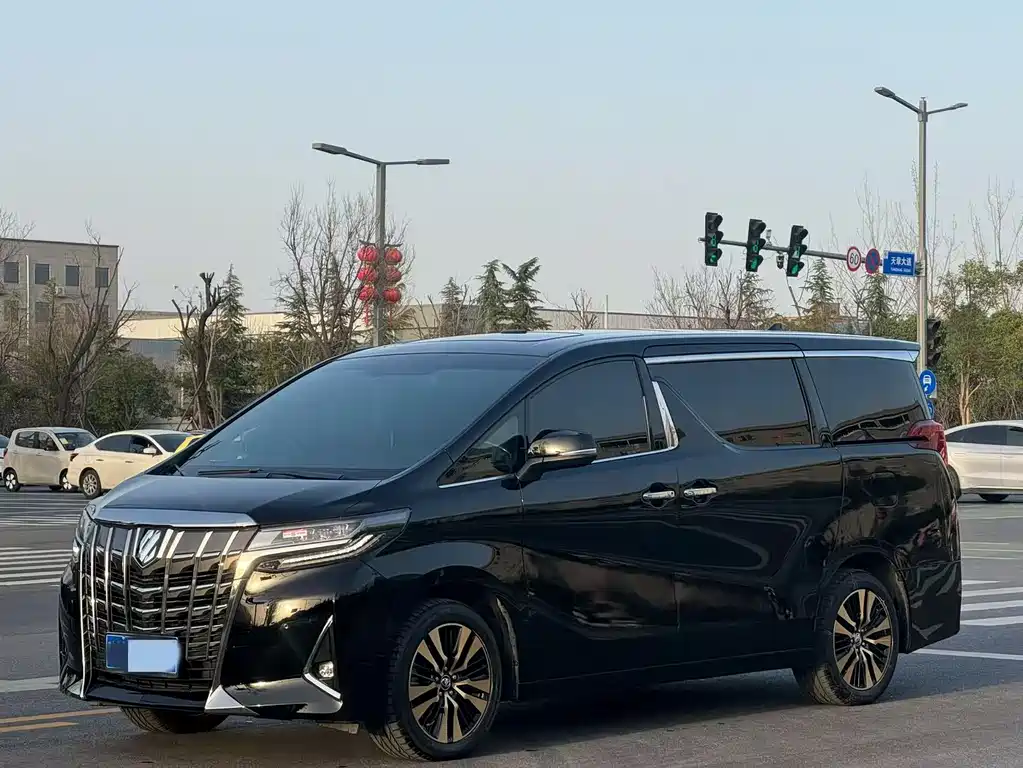Toyota Alphard 2018 — фото 1