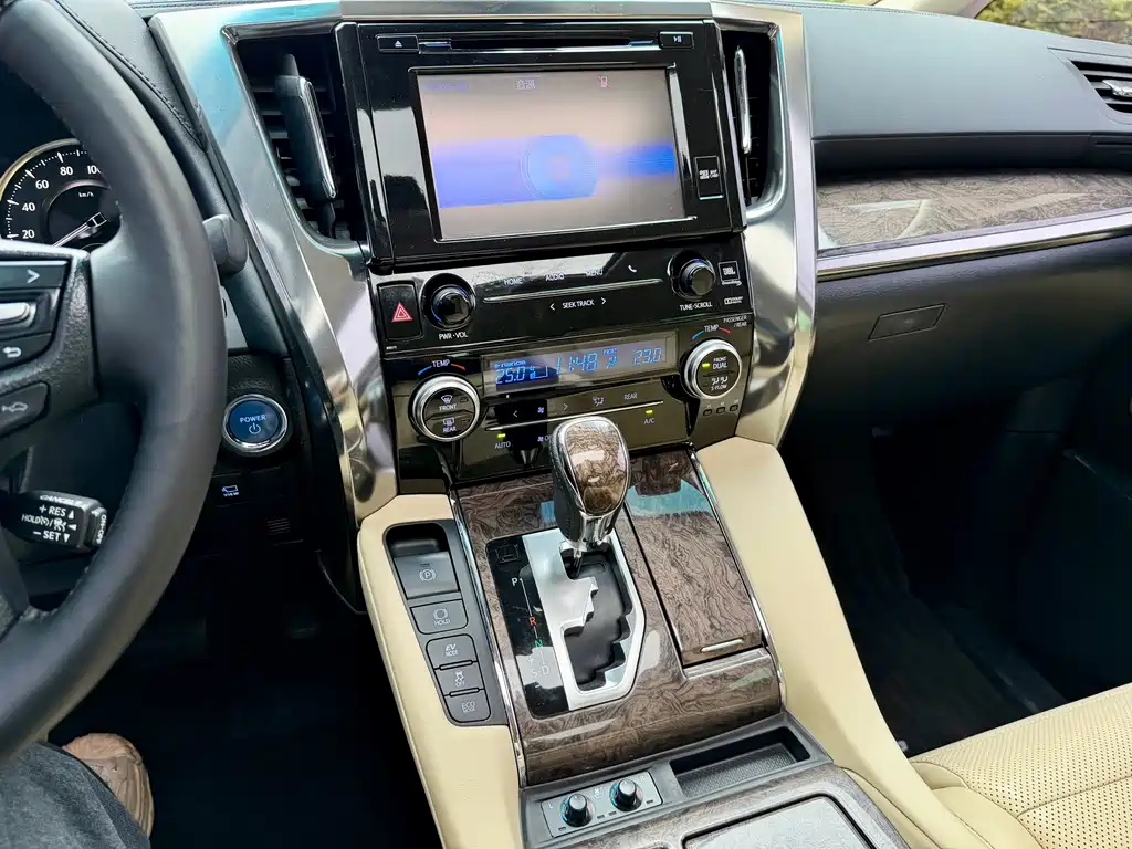 Toyota Alphard 2019 — фото 17