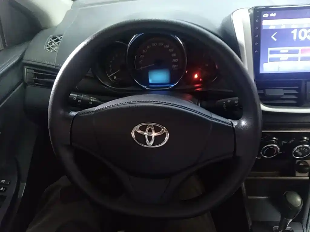 Toyota Yaris L 2020 — фото 11