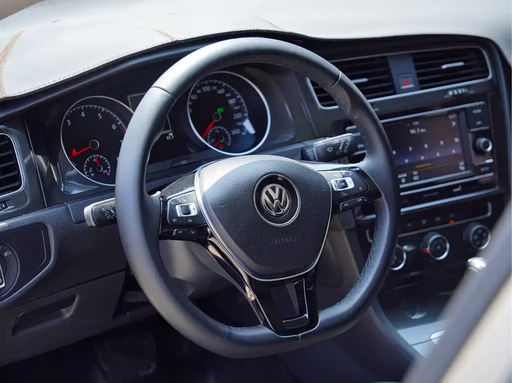Volkswagen Golf 2018 — фото 12