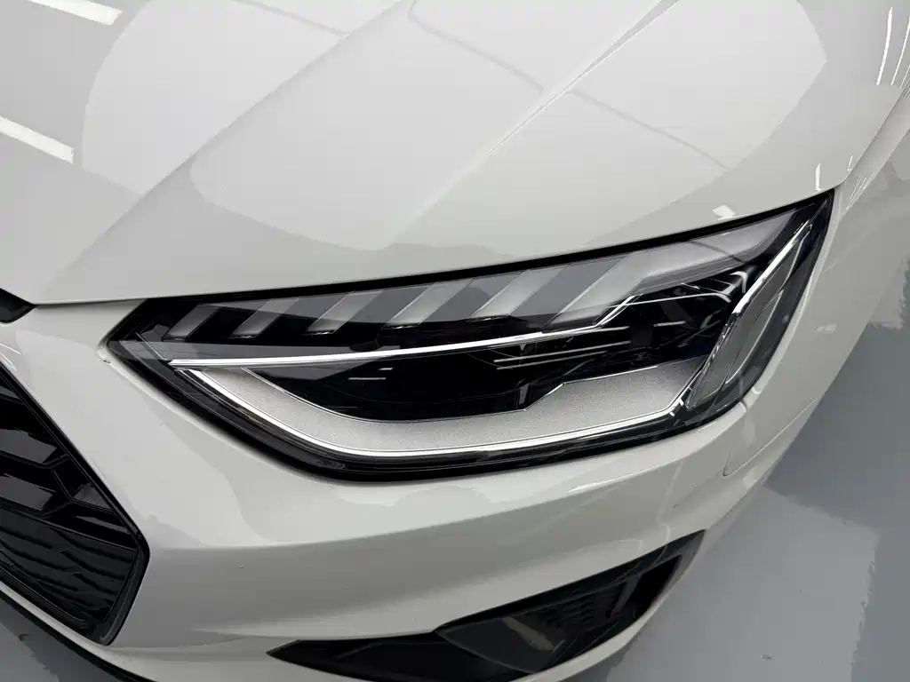 Audi A4L 2023 — фото 10