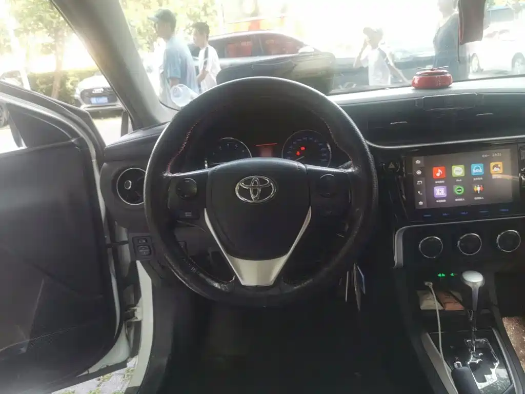 Toyota Corolla 2017 — фото 11