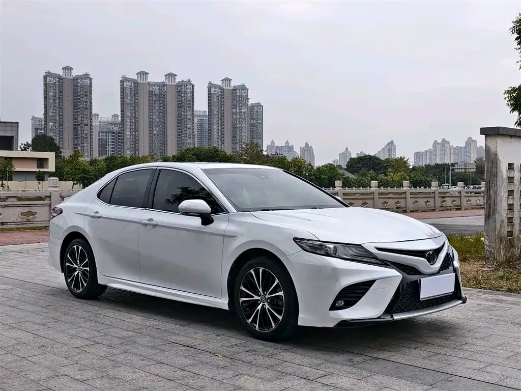 Toyota Camry 2019 — фото 3