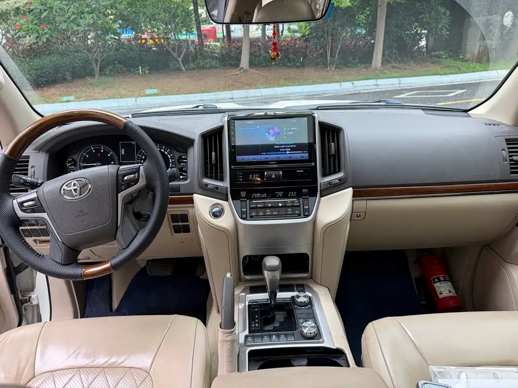 Toyota Land Cruiser 2018 — фото 9