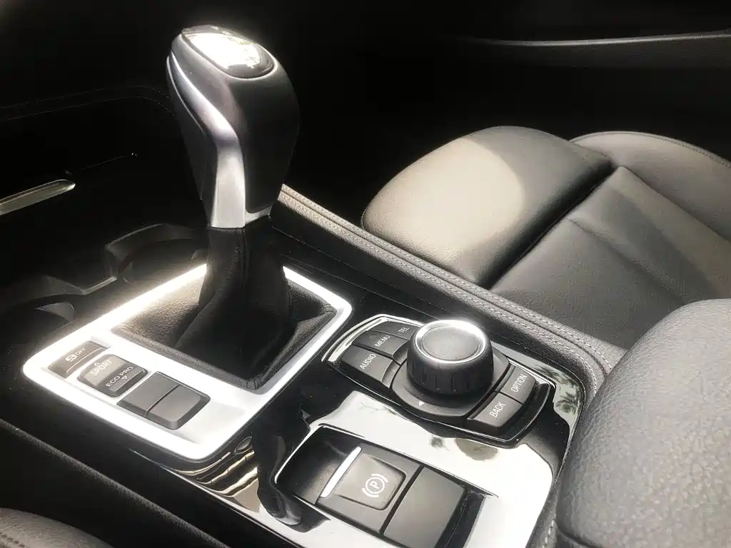 BMW 1 Series 2017 — фото 10