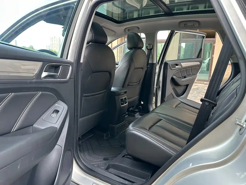 Roewe RX5 New Energy 2019 — фото 9