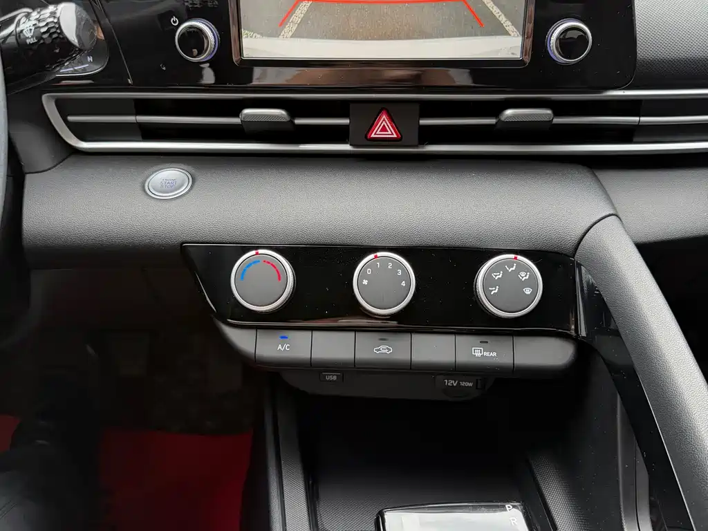 Hyundai Elantra 2023 — фото 23