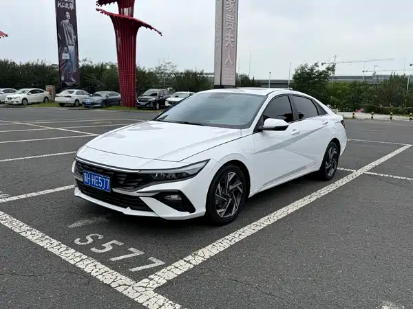 Hyundai Elantra 2023
