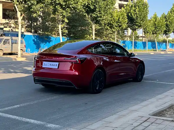 Tesla Model 3 2024