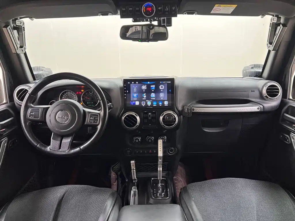 Jeep Wrangler 2019 — фото 19