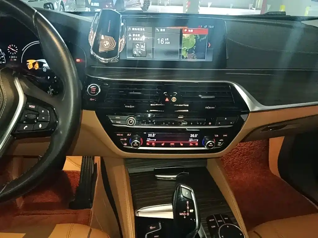 BMW 6 Series GT 2018 — фото 13