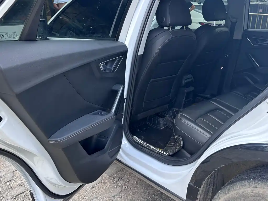 Audi Q2L 2023