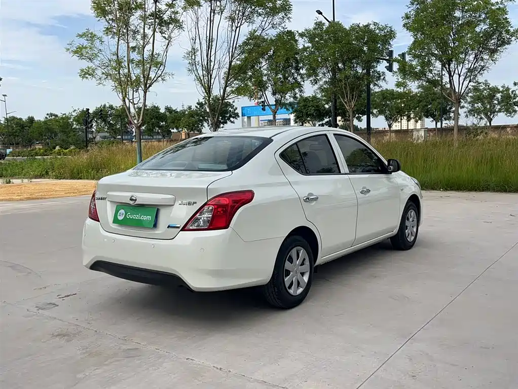 Nissan Sunny 2017 — фото 15