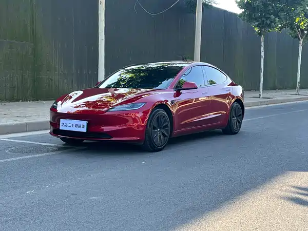 Tesla Model 3 2024