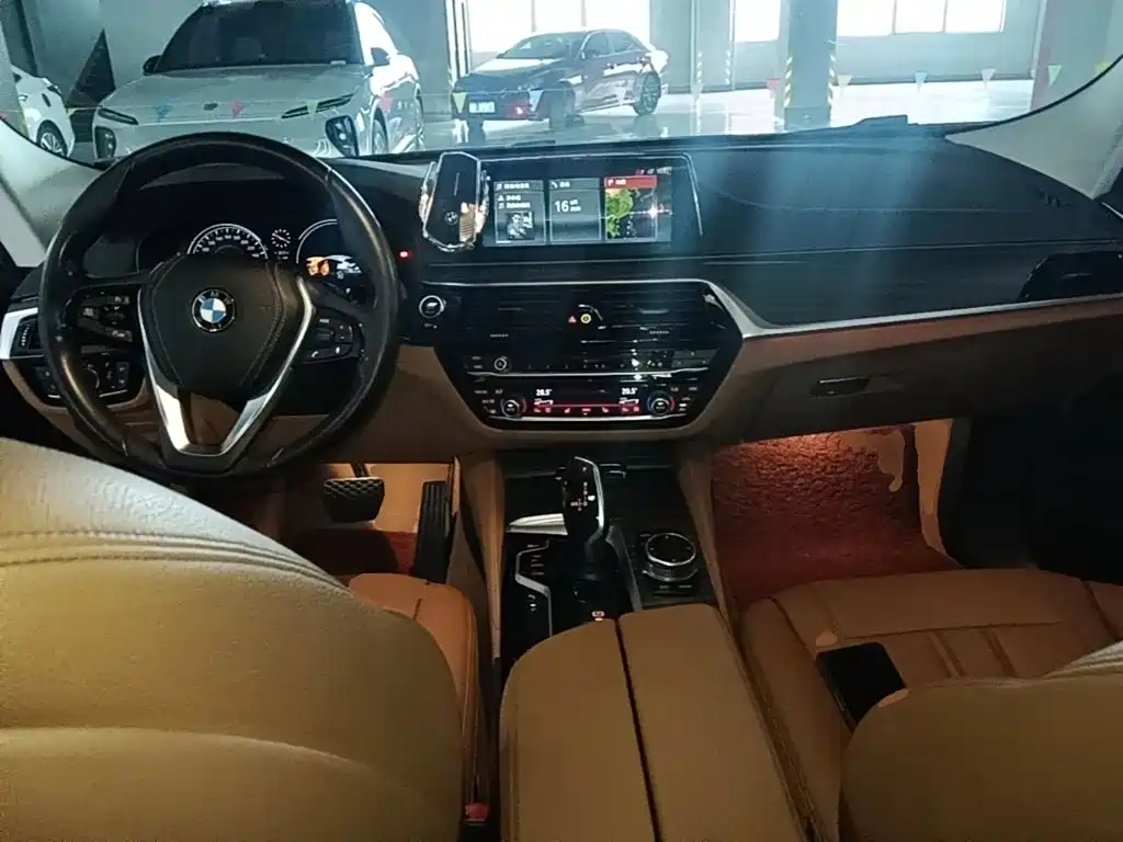 BMW 6 Series GT 2018 — фото 10