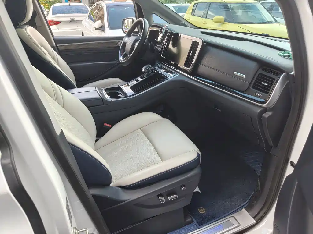 GAC Trumpchi M8 2022 — фото 5