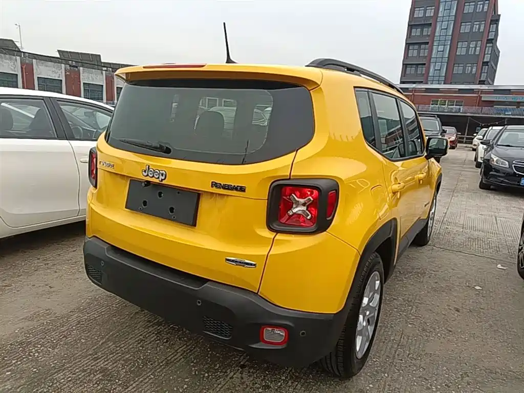 Jeep Renegade 2018 — фото 7