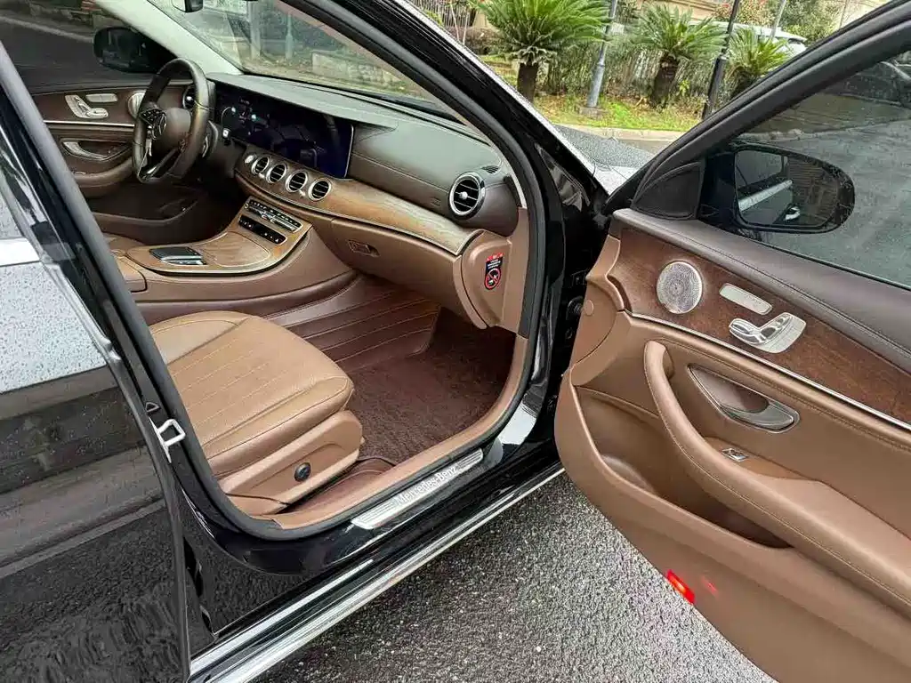 Mercedes-Benz E-Class 2023 — фото 8