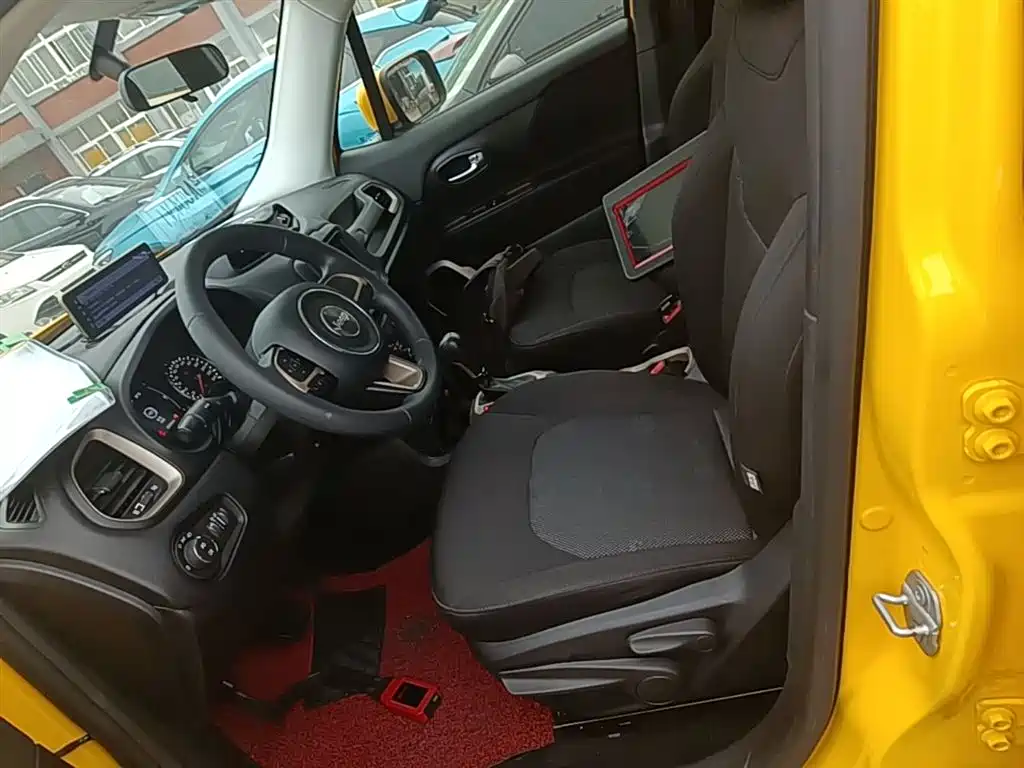 Jeep Renegade 2018 — фото 15