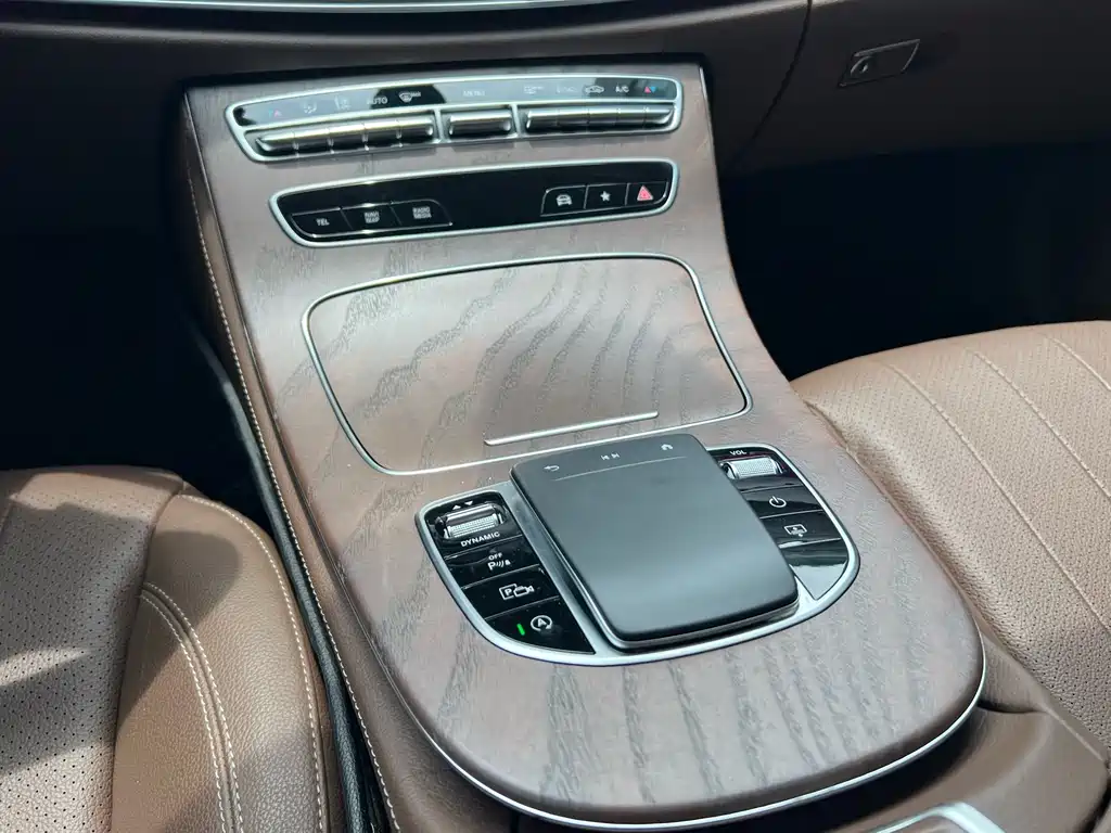 Mercedes-Benz E-Class 2022 — фото 17