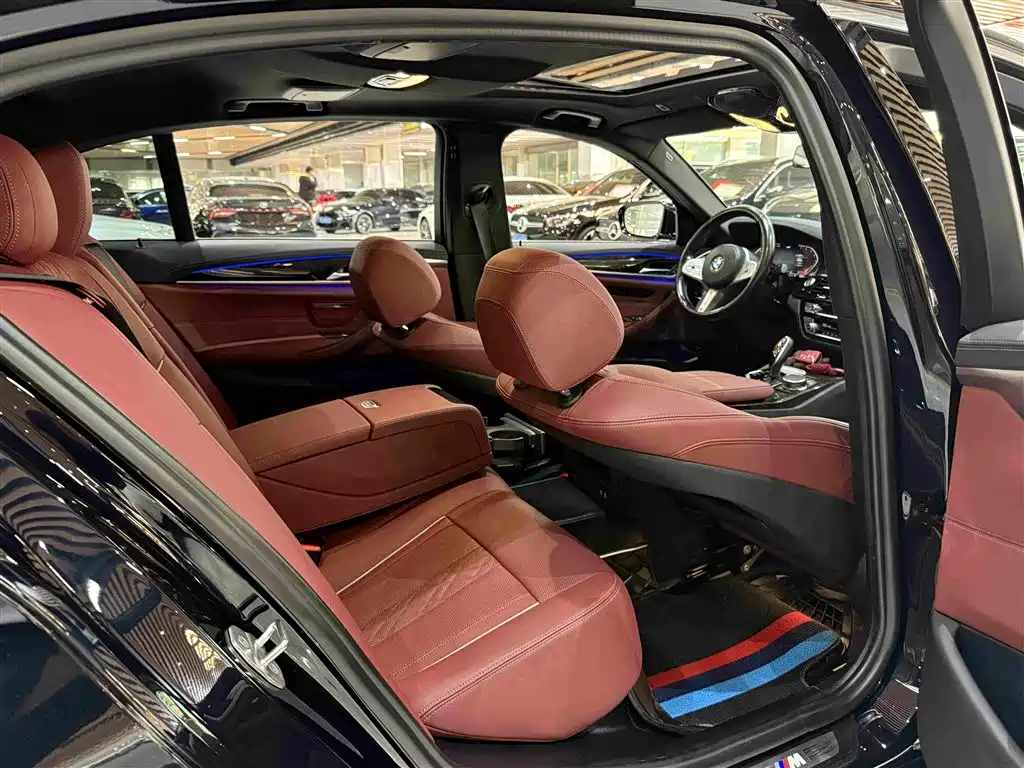 BMW 5 Series 2023 — фото 11