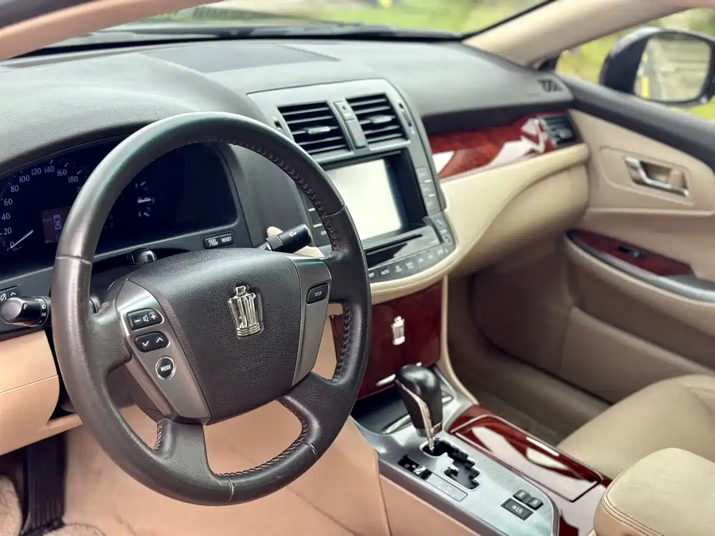 Toyota Crown 2015 — фото 4