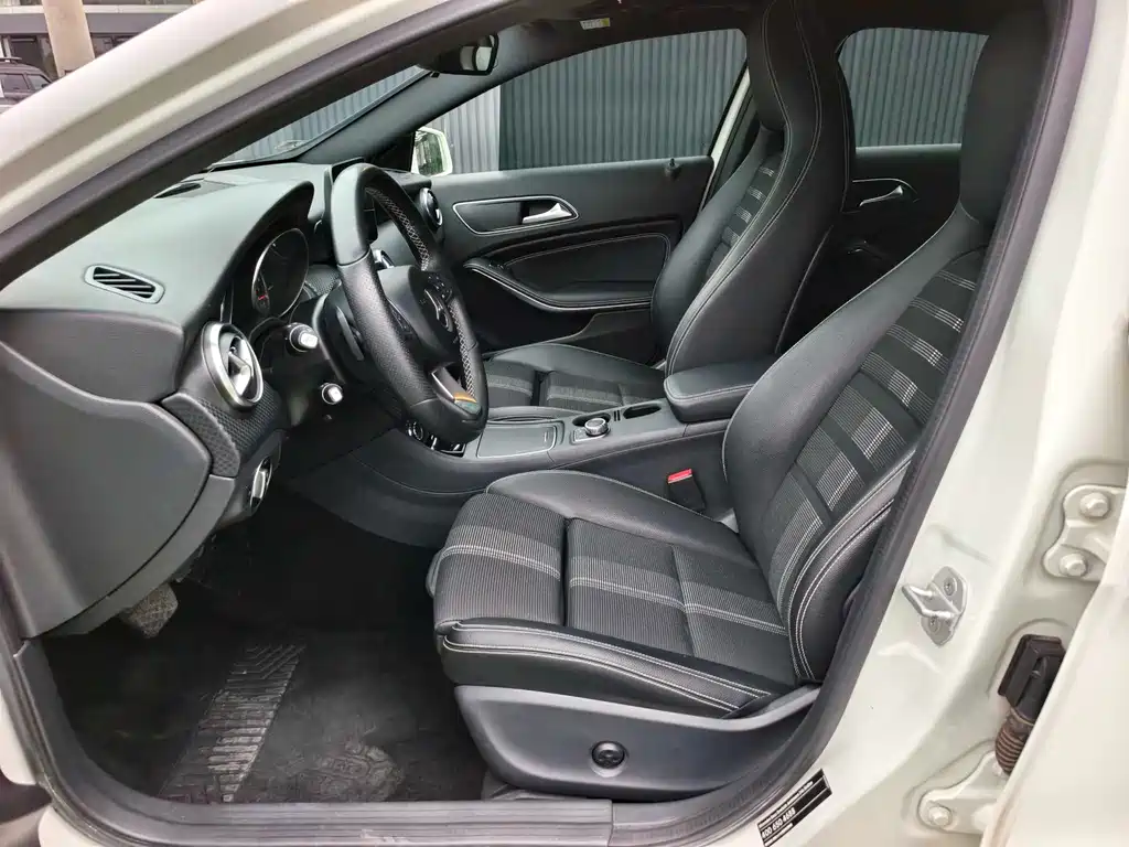 Mercedes-Benz A-Class 2018 — фото 11