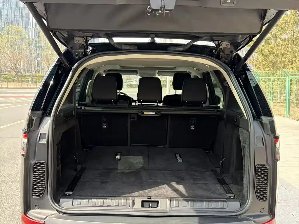 Land Rover Discovery 2018 — фото 19