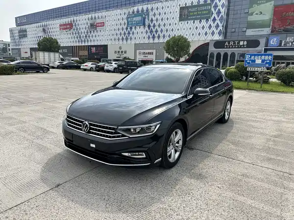 Volkswagen Magotan 2025