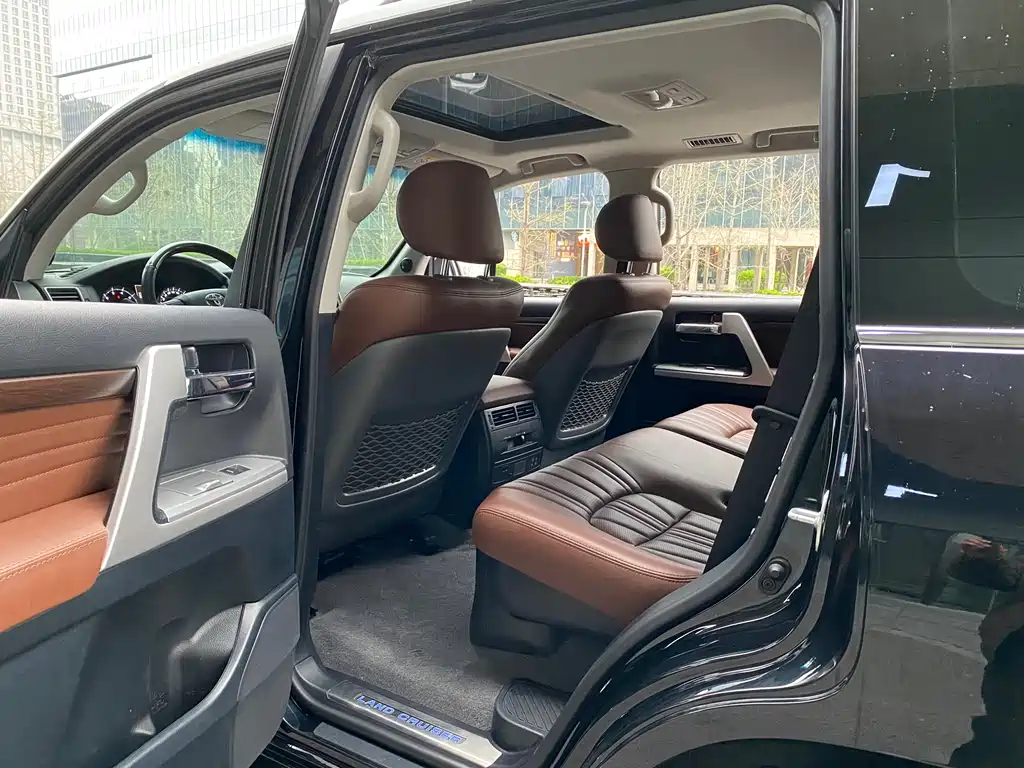 Toyota Land Cruiser 2019 — фото 9