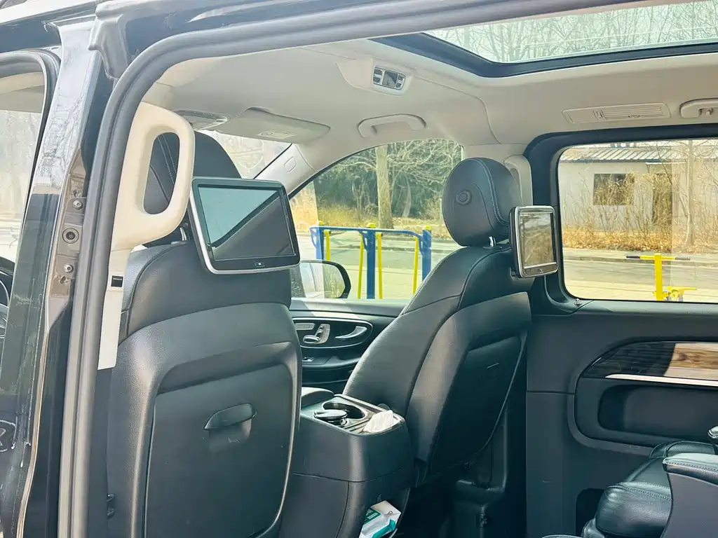 Mercedes-Benz V-Class 2018 — фото 15