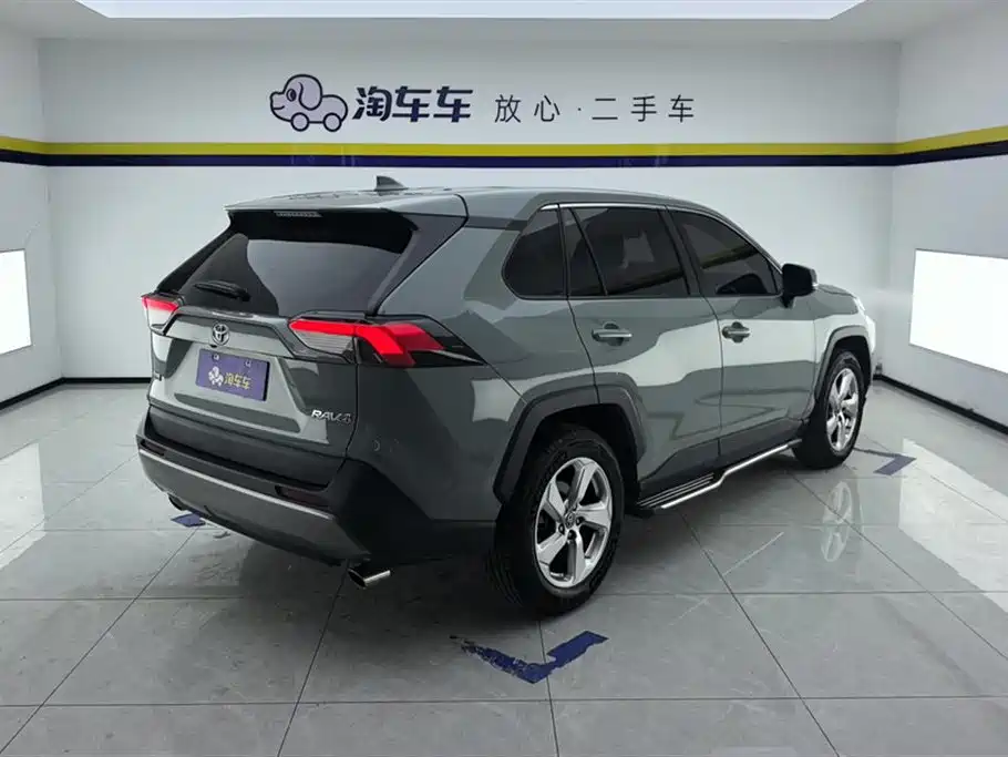 Toyota RAV4 2020 — фото 3