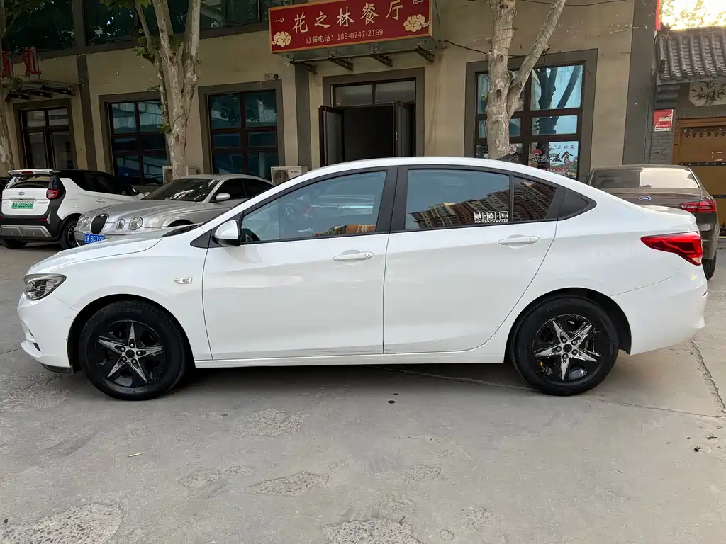 Chevrolet Cavalier 2019 — фото 10