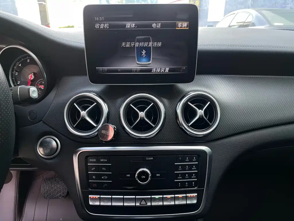 Mercedes-Benz GLA 2018 — фото 18