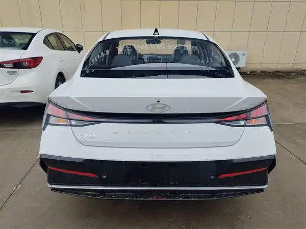 Hyundai Elantra 2023