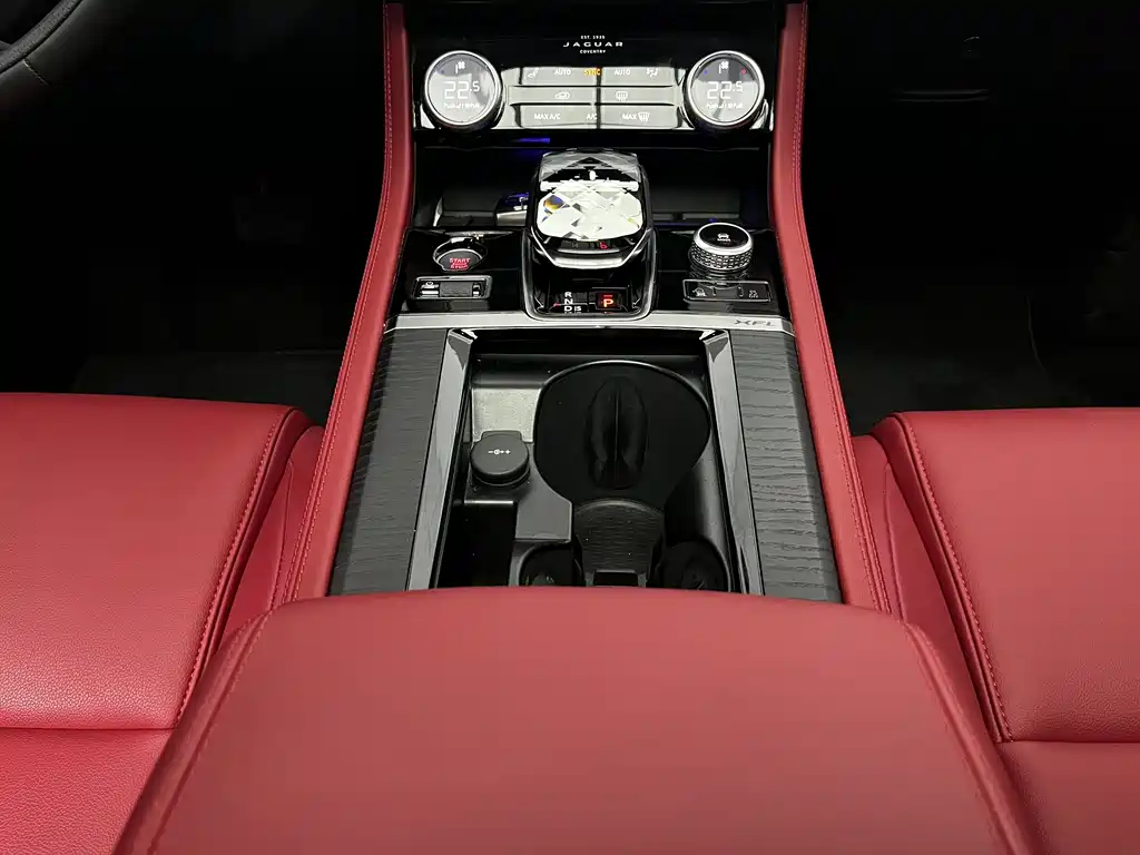 Jaguar XFL 2024 — фото 13