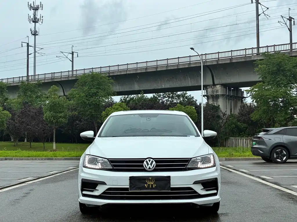 Volkswagen Sagitar 2018