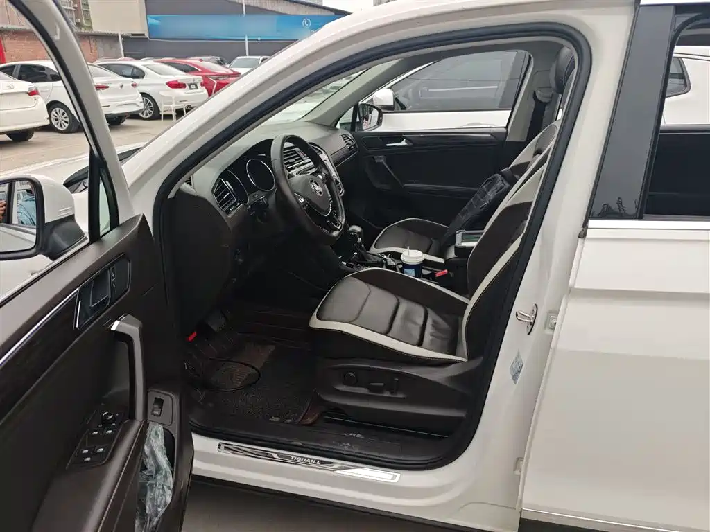 Volkswagen Tiguan L 2018 — фото 15