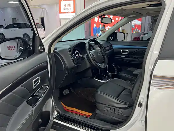 Mitsubishi Outlander 2020